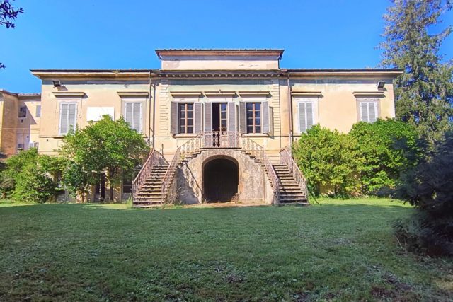 Villa “Il Poggio” – Historic 16th-CenturyEstate with Private Chapel and Farmhouses